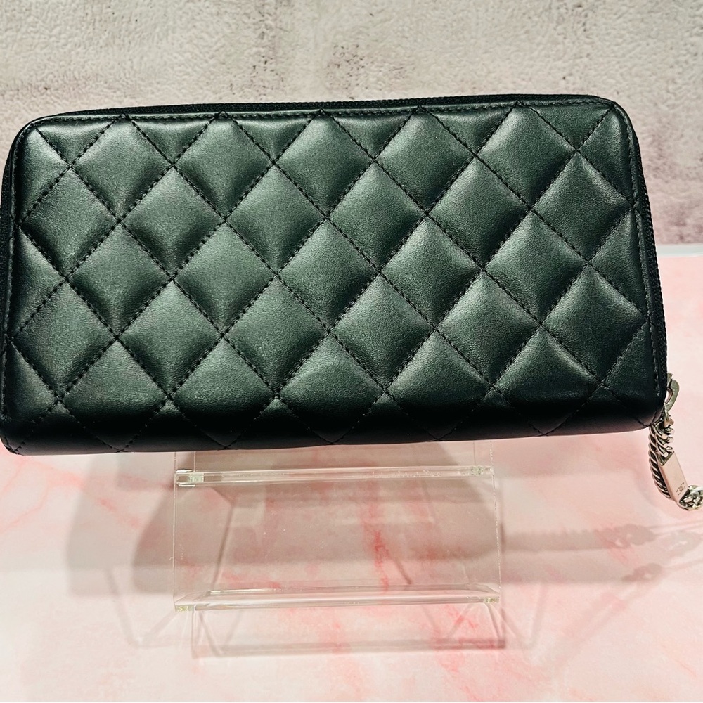 🖤 CHANEL Black Quilted Zip Wallet - Picture 2 of 7